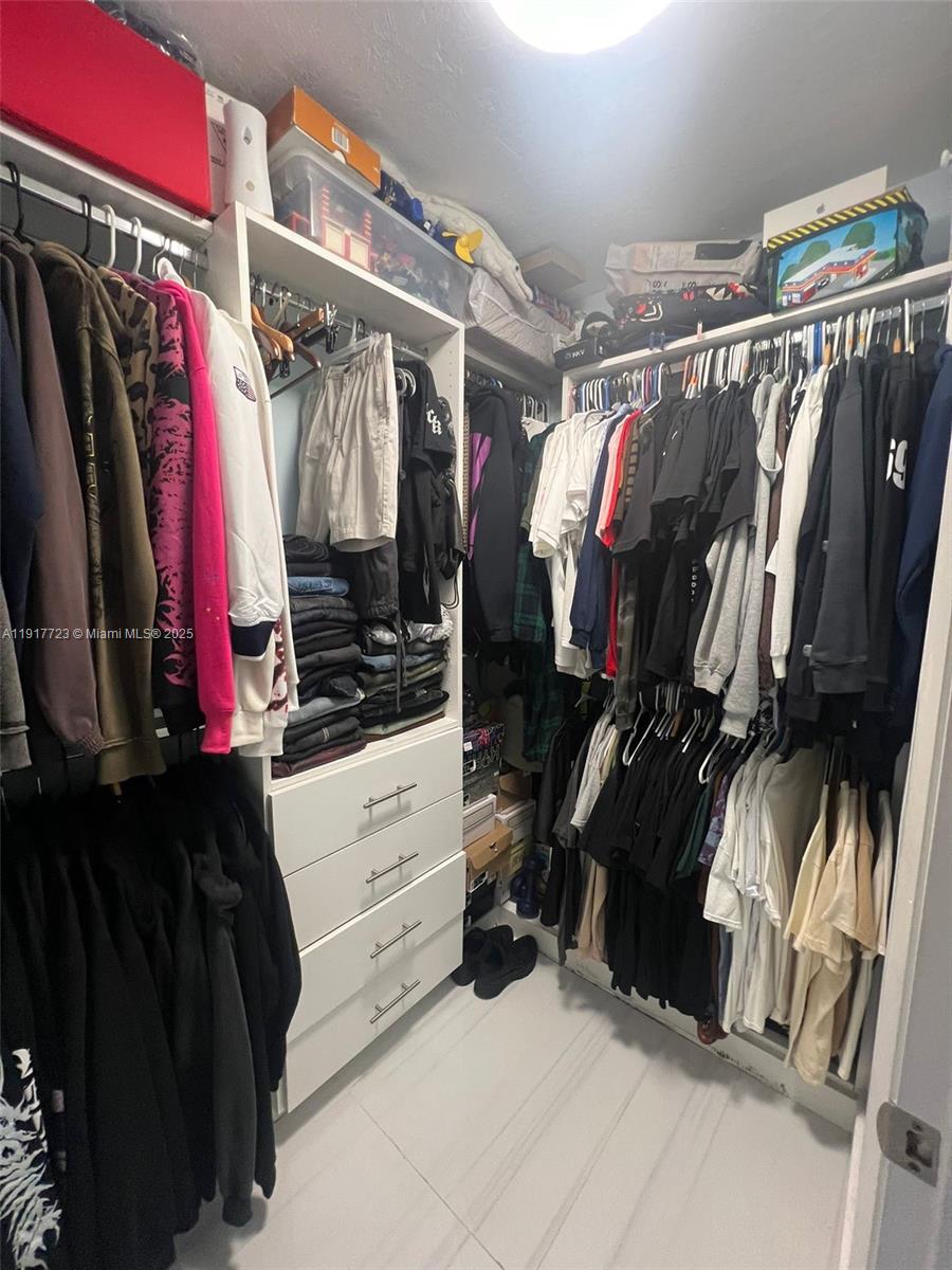 507 2 / 2 1217 sq. ft. $ 2025-11-20 0 Photo