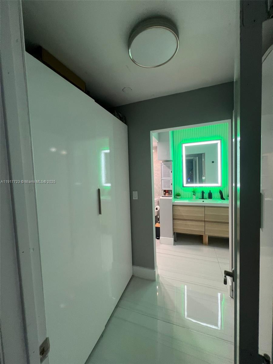 507 2 / 2 1217 sq. ft. $ 2025-11-20 0 Photo