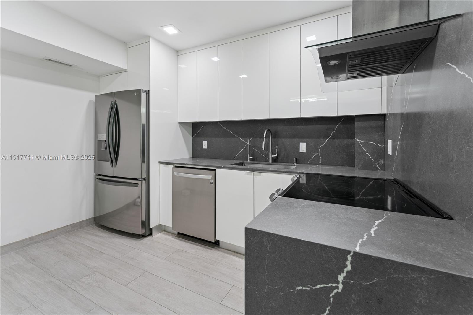 303B 2 / 2 1132 sq. ft. $ 2025-11-20 0 Photo