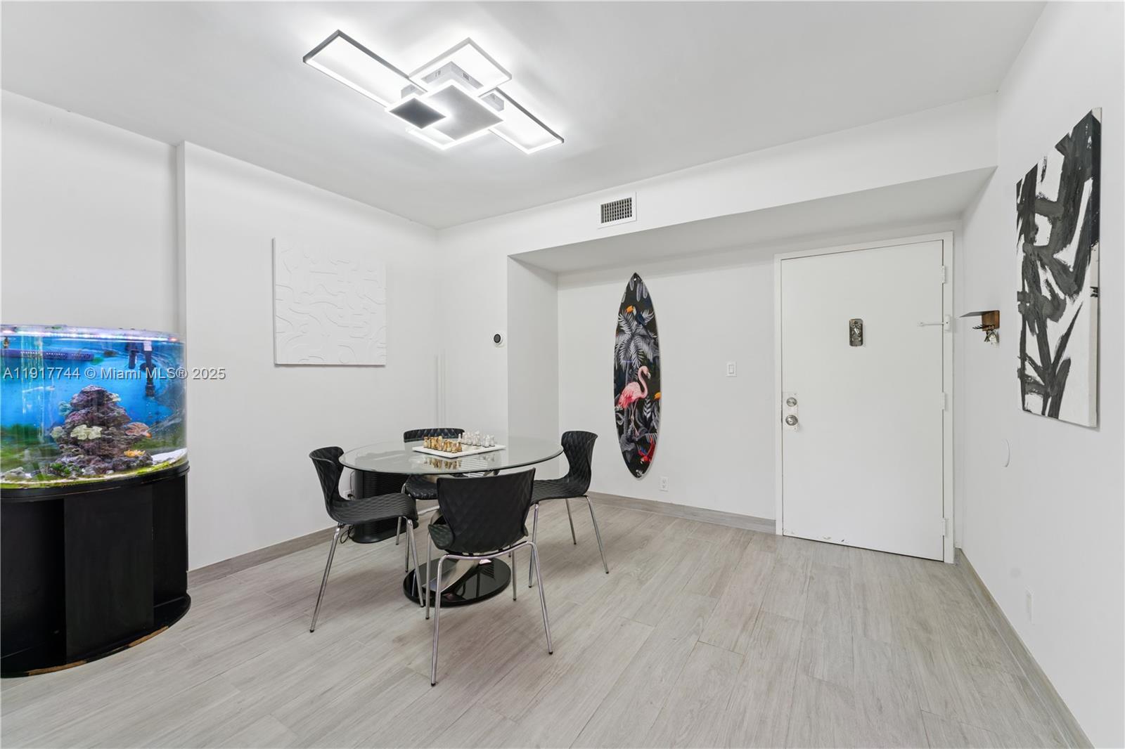 303B 2 / 2 1132 sq. ft. $ 2025-11-20 0 Photo