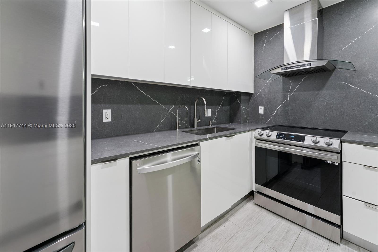 303B 2 / 2 1132 sq. ft. $ 2025-11-20 0 Photo