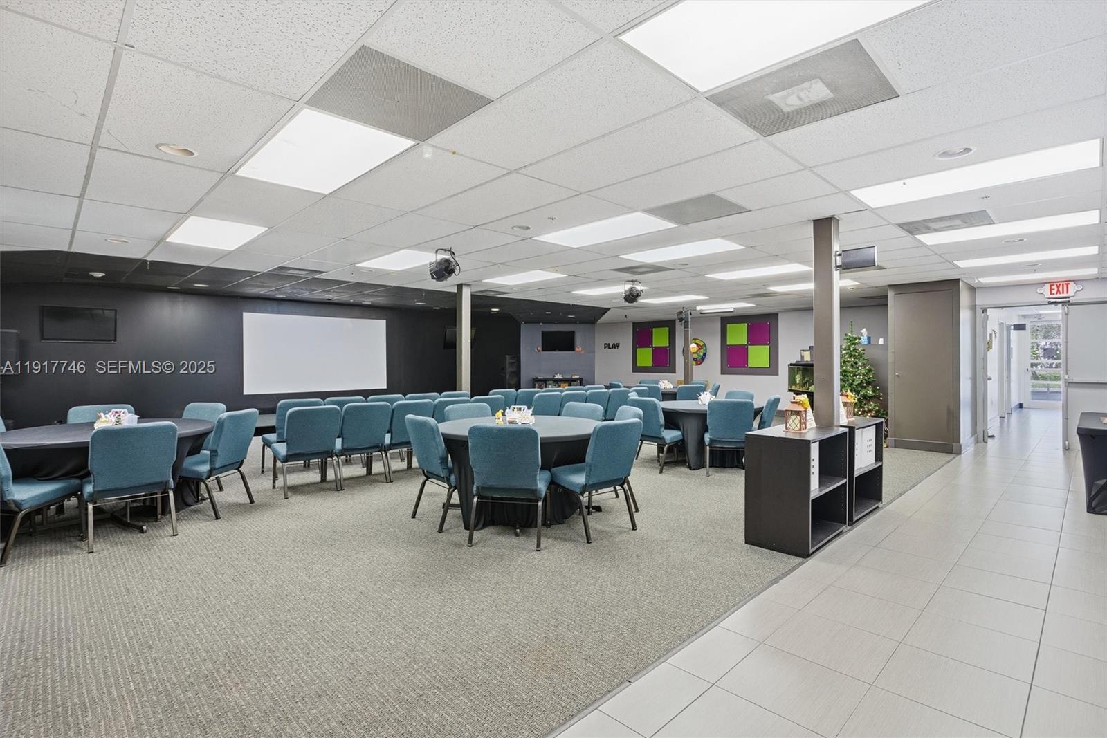 Подробнее / кв.футов $ 2025-11-20 0 Фото