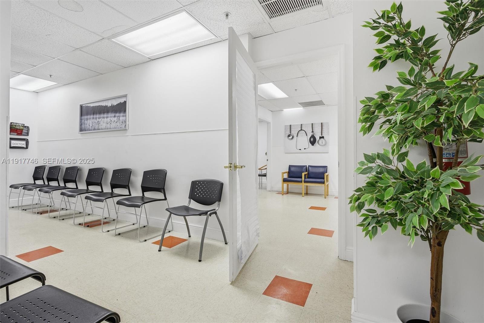 Подробнее / кв.футов $ 2025-11-20 0 Фото