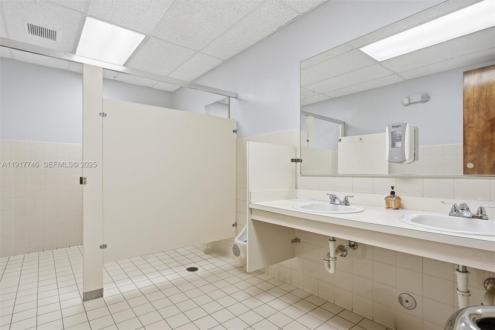 Подробнее / кв.футов $ 2025-11-20 0 Фото