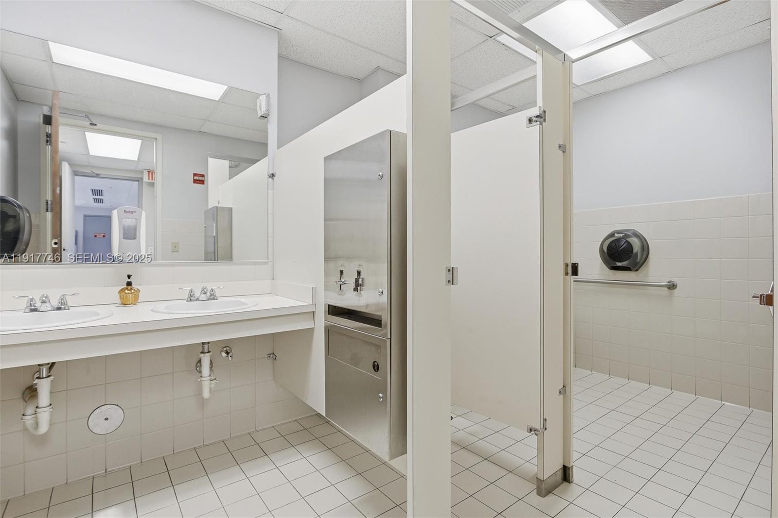 Подробнее / кв.футов $ 2025-11-20 0 Фото