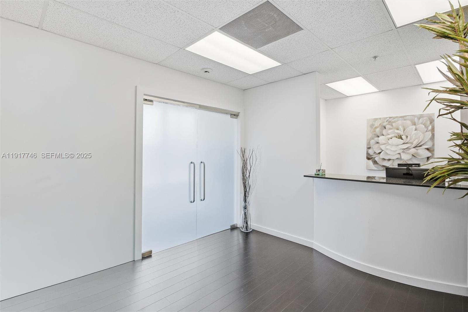 Подробнее / кв.футов $ 2025-11-20 0 Фото