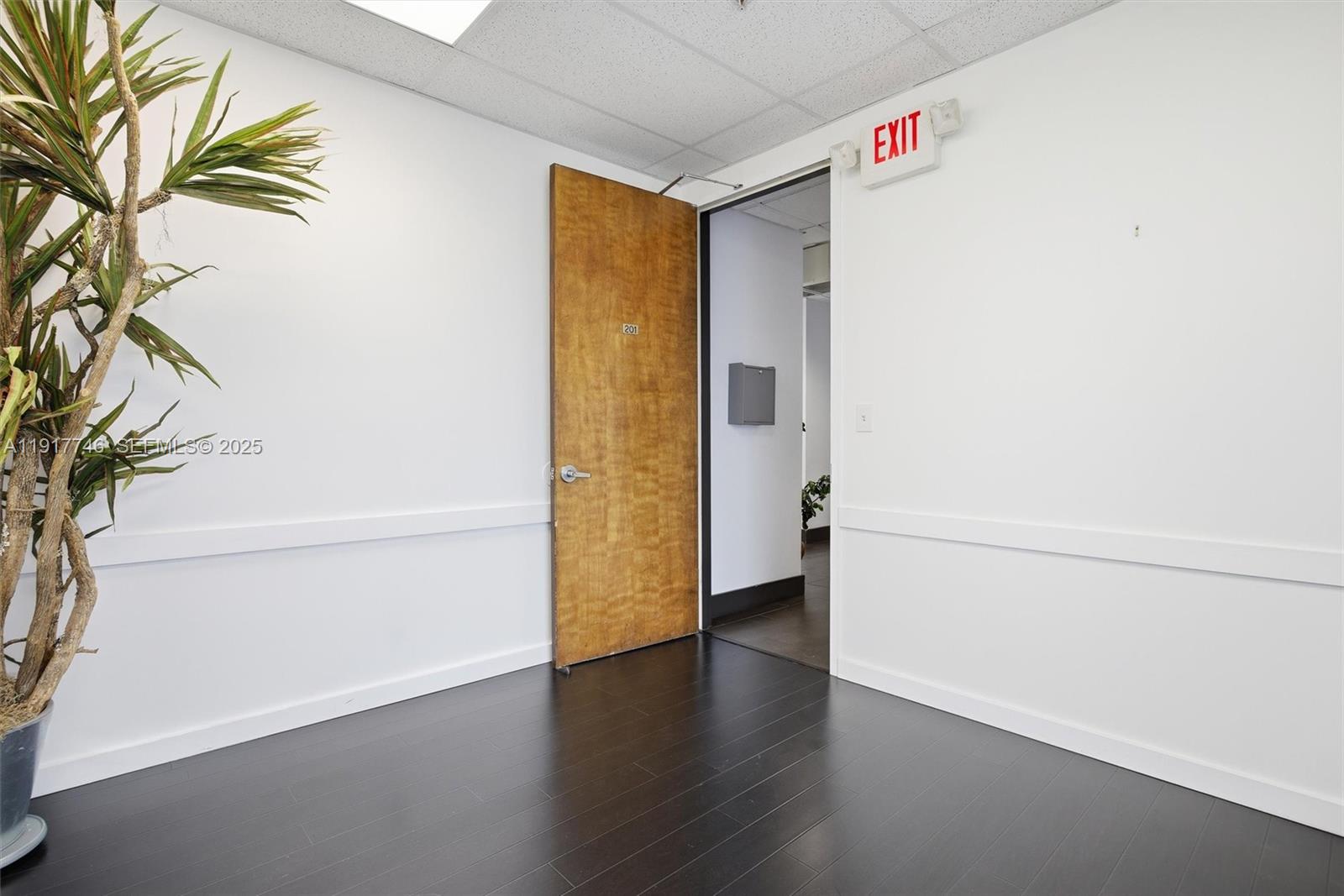 Подробнее / кв.футов $ 2025-11-20 0 Фото