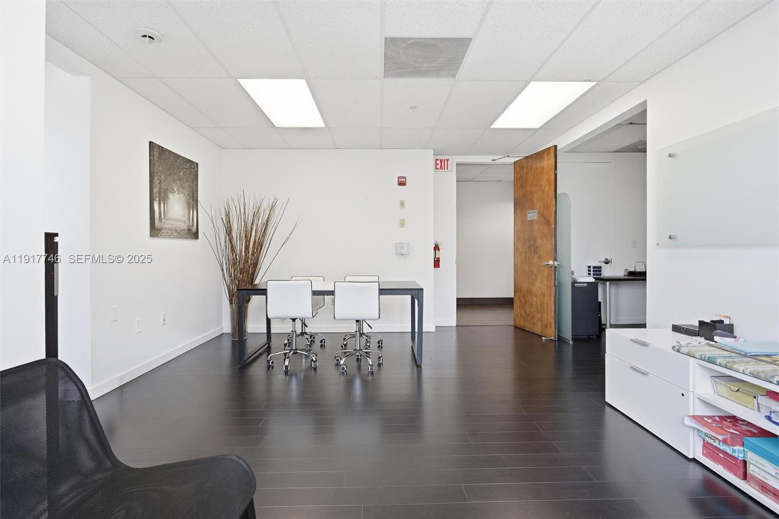 Подробнее / кв.футов $ 2025-11-20 0 Фото