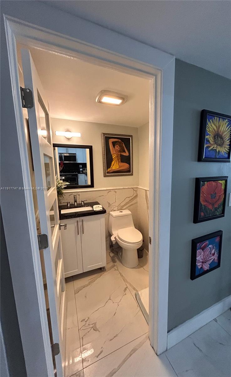 Photo of 3725 Ocean Dr  #1103, Hollywood, Florida, 33019 - 