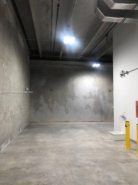 163  /   sq. ft. $ 2025-11-20 0 foto