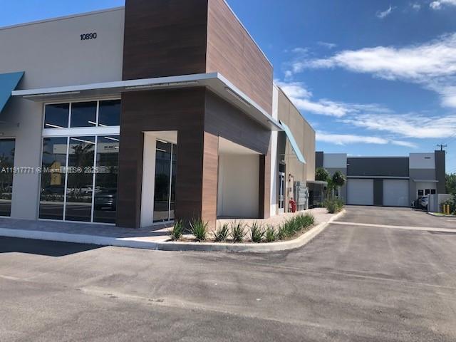 163  /   sq. ft. $ 2025-11-20 0 foto