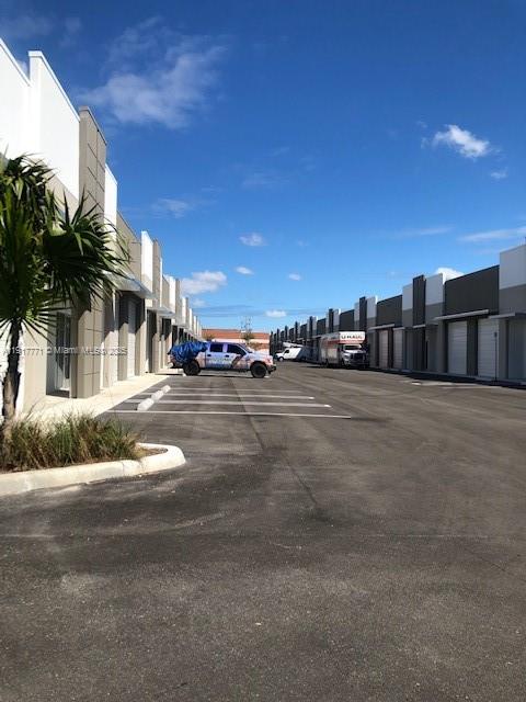 163  /   sq. ft. $ 2025-11-20 0 foto