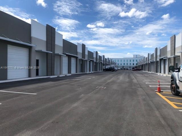 163  /   sq. ft. $ 2025-11-20 0 foto