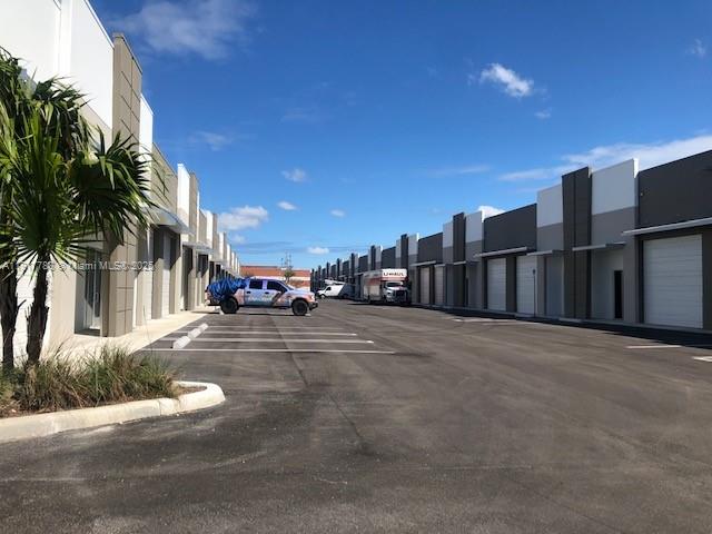 163  /   sq. ft. $ 2025-11-20 0 Photo