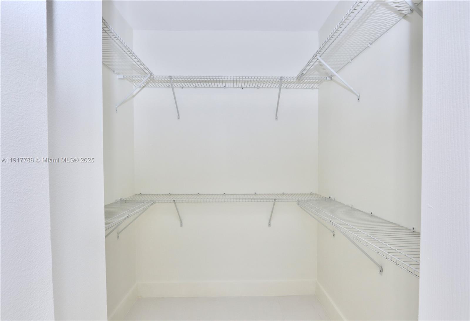 See details 1003 2 / 2 1508 sq. ft. $ 2025-11-20 0 Photo