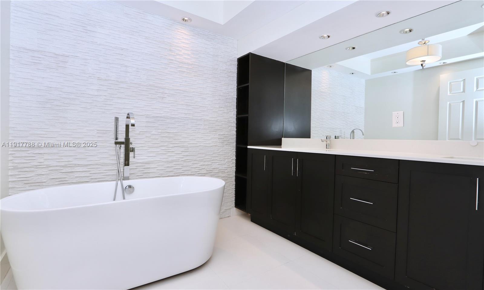 See details 1003 2 / 2 1508 sq. ft. $ 2025-11-20 0 Photo