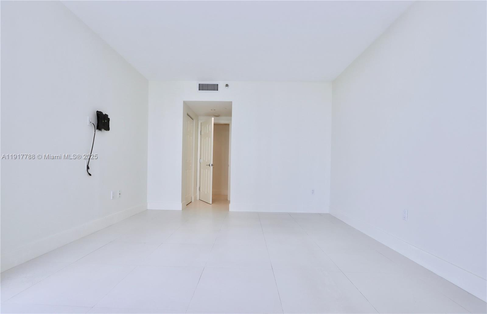 See details 1003 2 / 2 1508 sq. ft. $ 2025-11-20 0 Photo