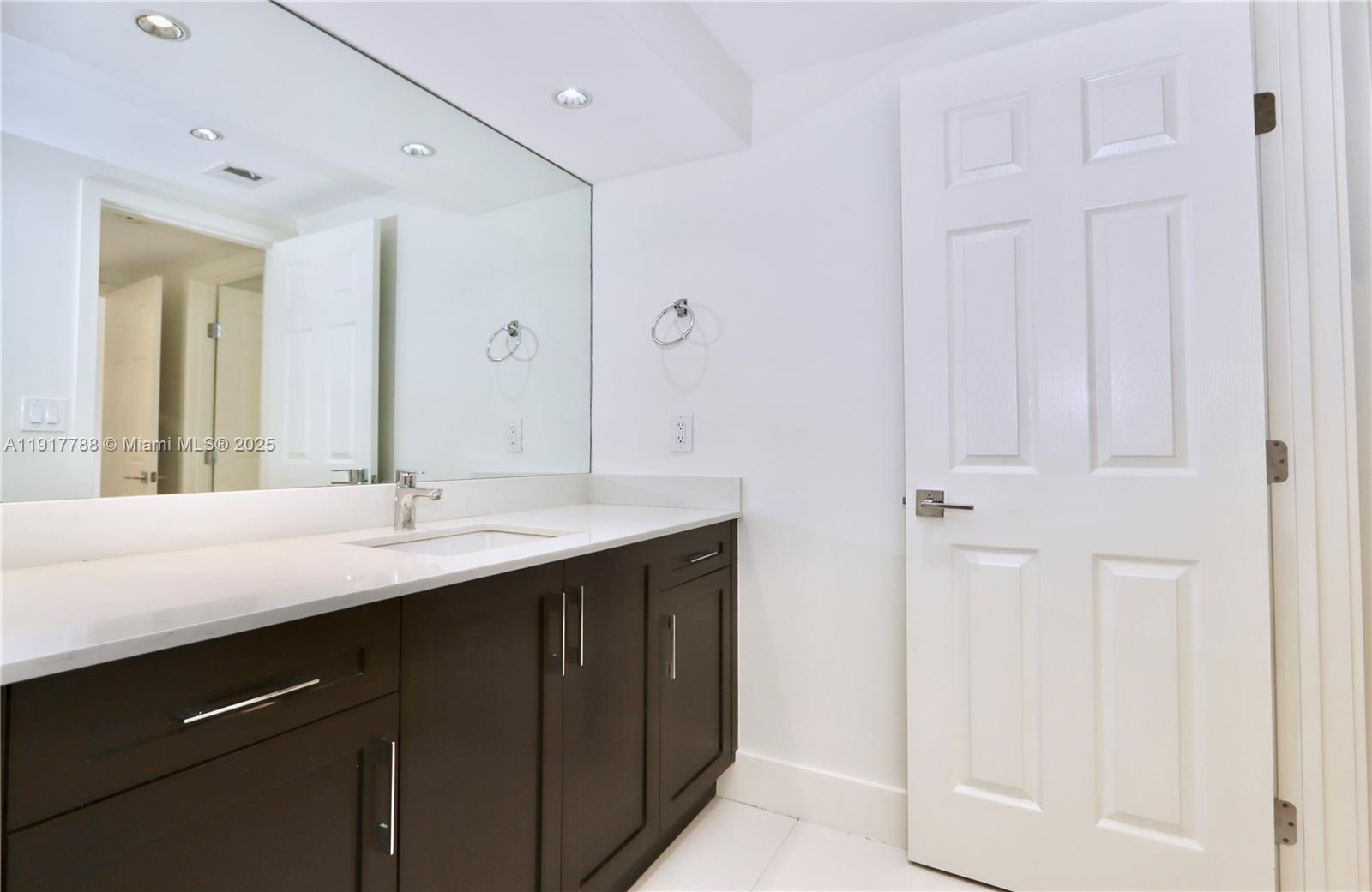 See details 1003 2 / 2 1508 sq. ft. $ 2025-11-20 0 Photo