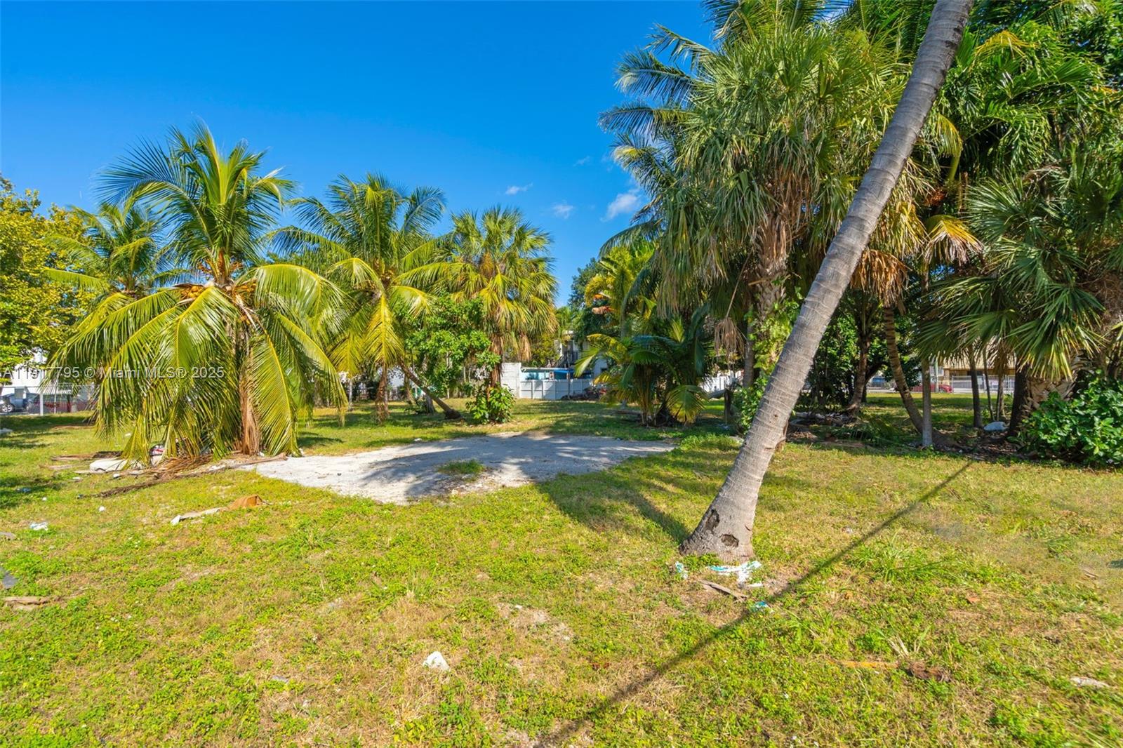   /   кв.футов $ 2025-11-20 0 Фото