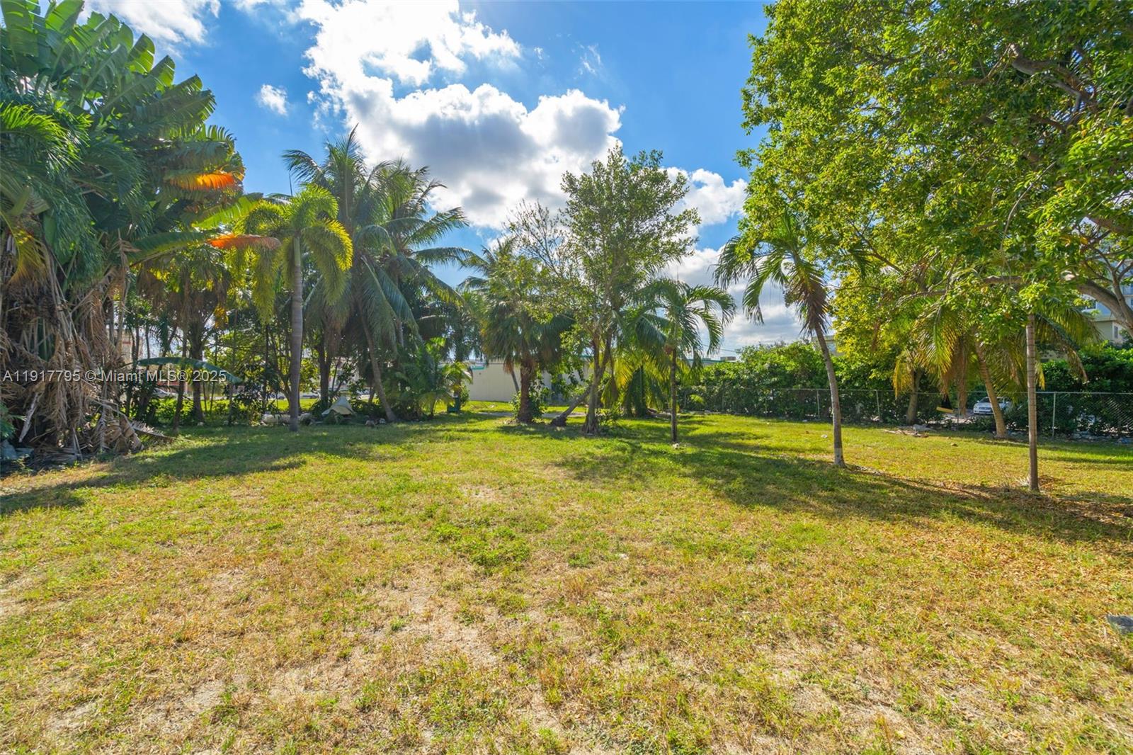   /   кв.футов $ 2025-11-20 0 Фото