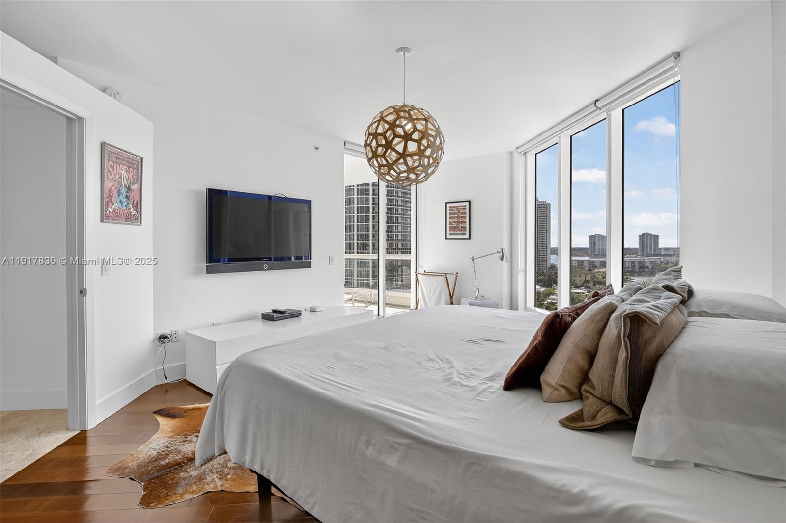 1208 4 / 5 3709 кв.футов $ 2025-11-20 0 Фото