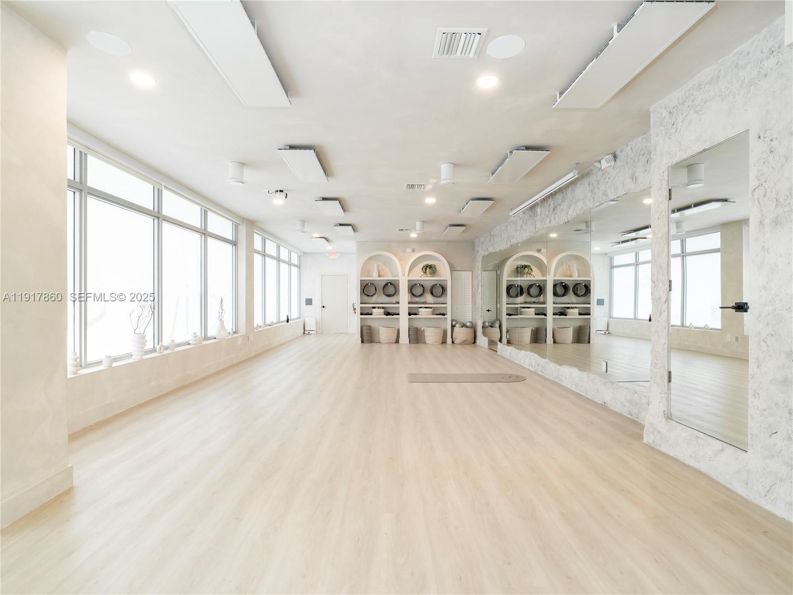   /   sq. ft. $ 2025-11-20 0 Photo