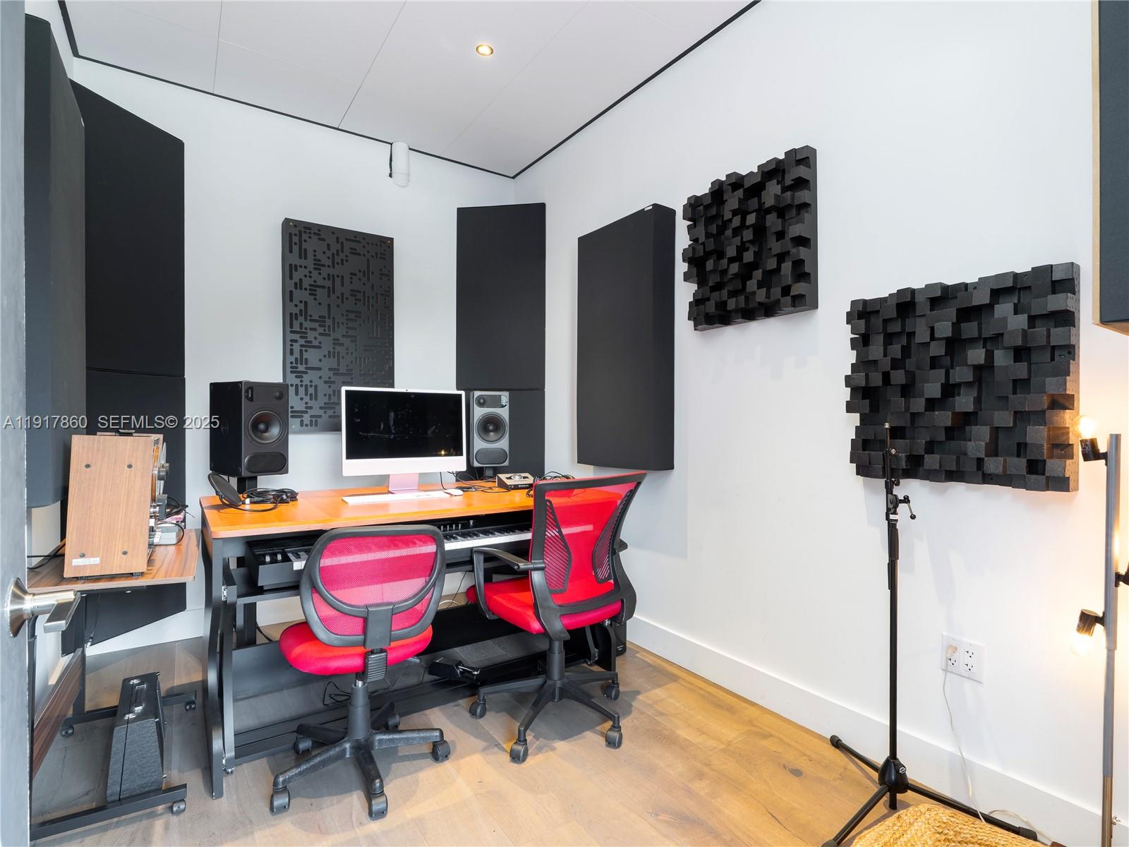   /   sq. ft. $ 2025-11-20 0 Photo