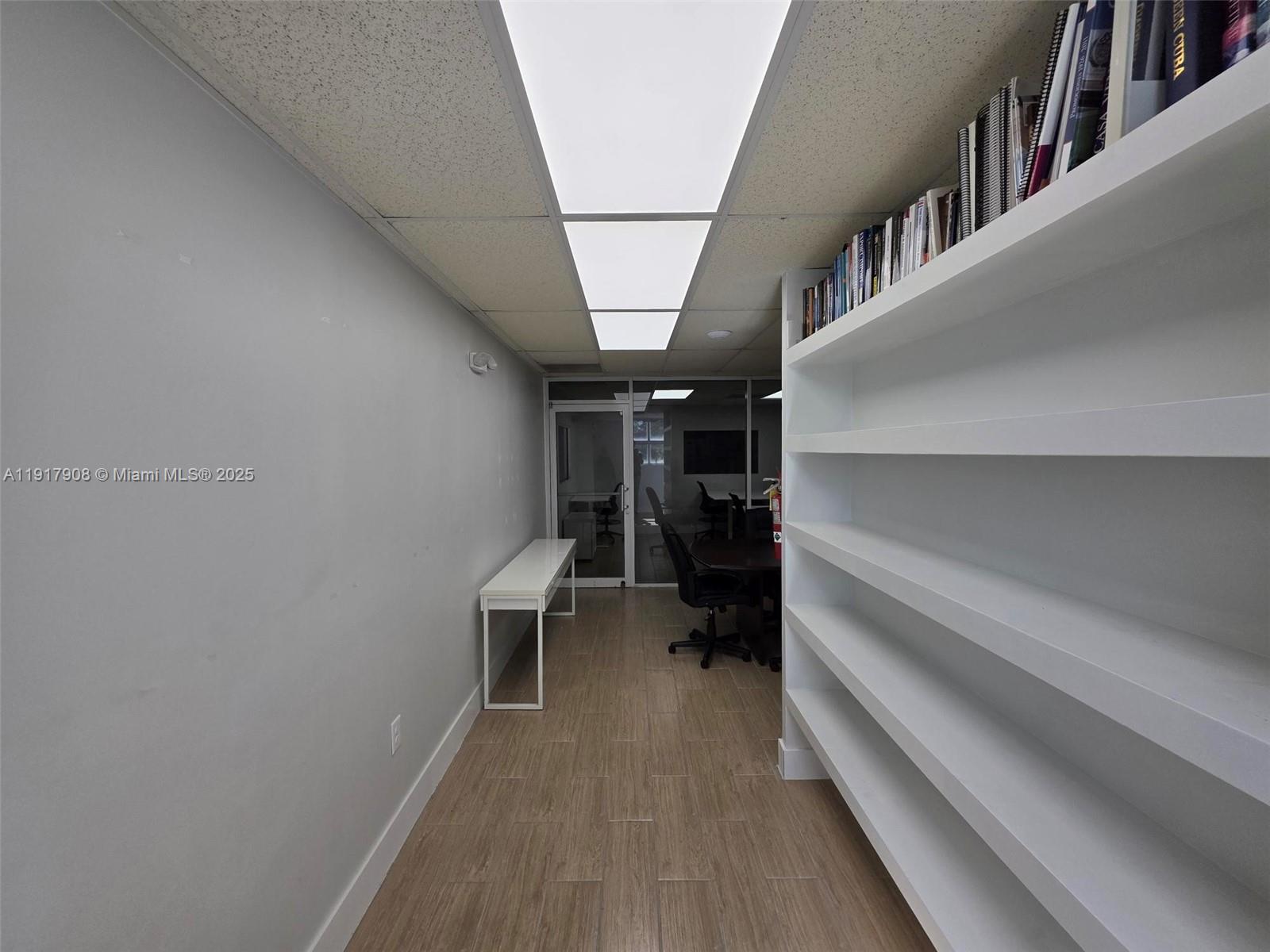   /   sq. ft. $ 2025-11-20 0 foto