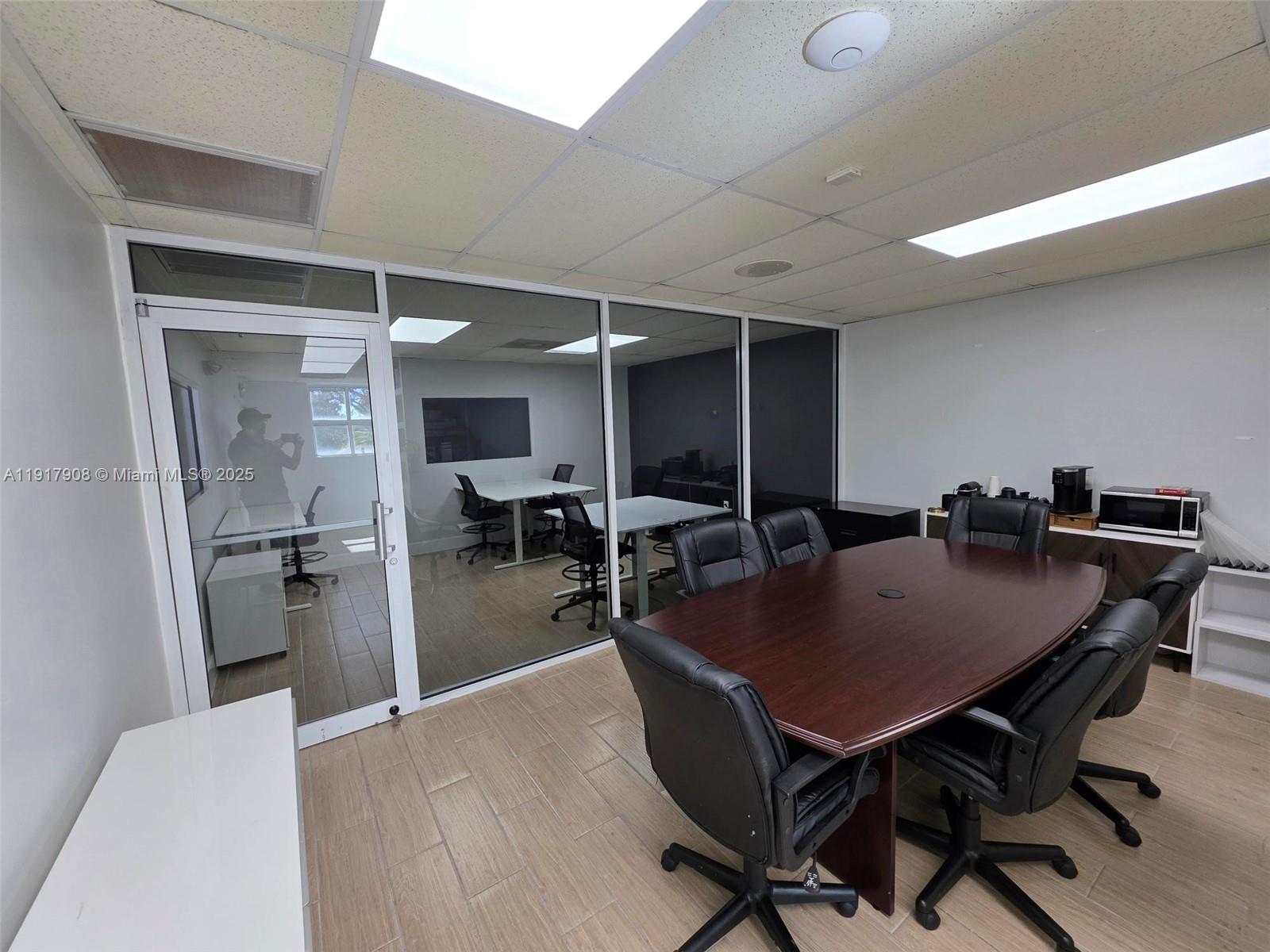   /   sq. ft. $ 2025-11-20 0 foto