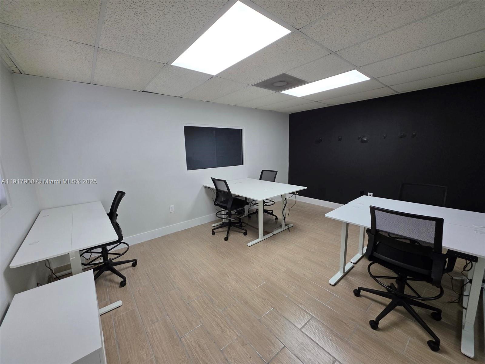   /   sq. ft. $ 2025-11-20 0 foto