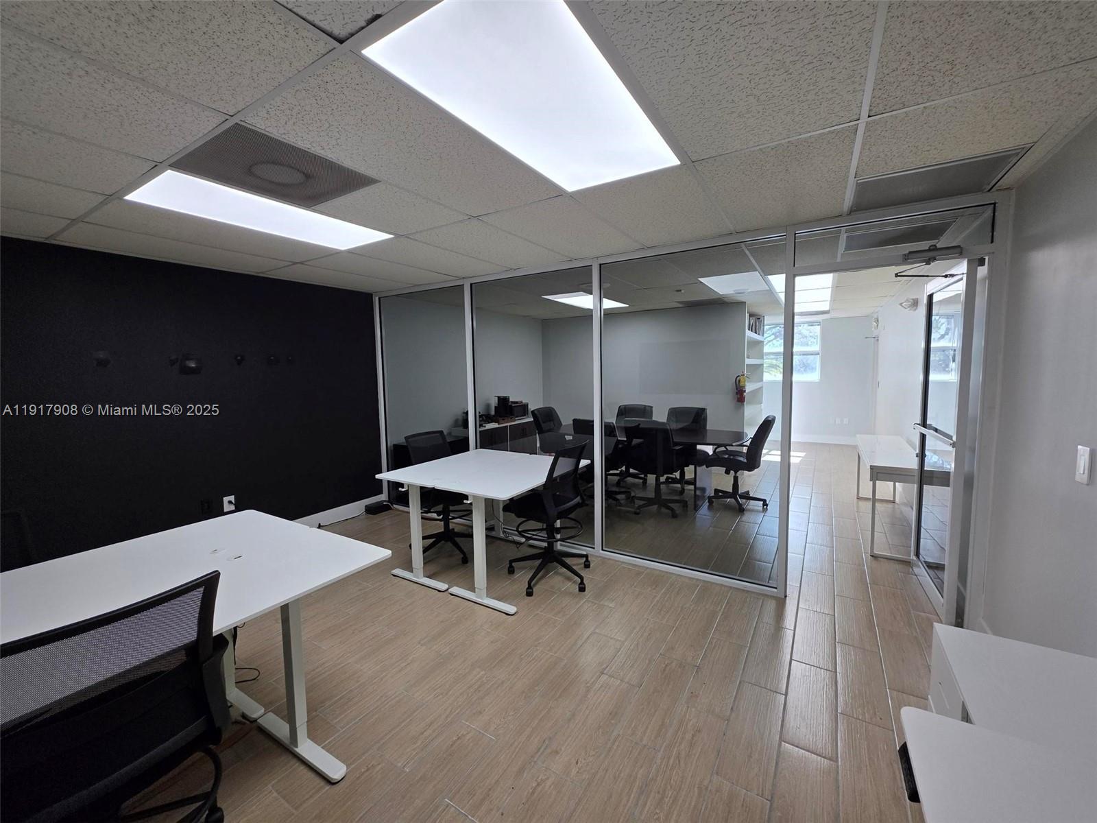   /   sq. ft. $ 2025-11-20 0 foto