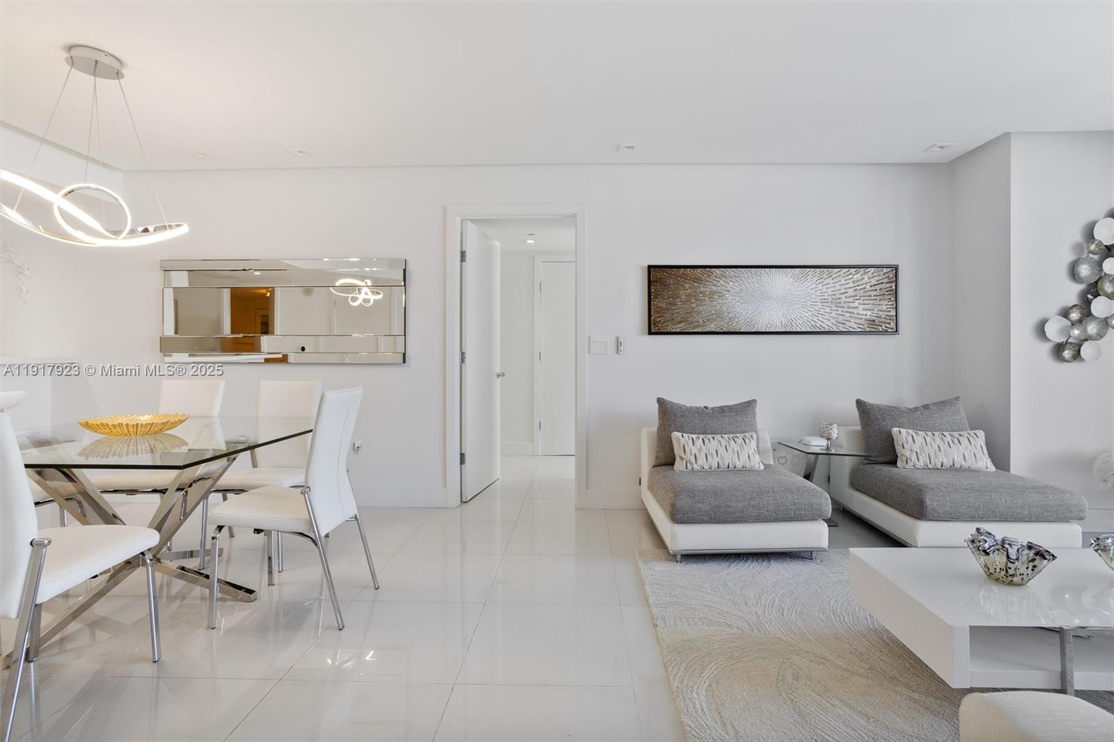 1708 3 / 3 1571 sq. ft. $ 2025-11-20 0 foto