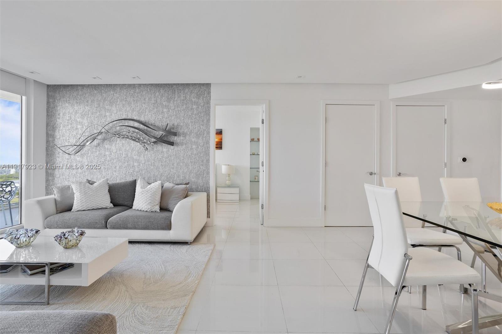 1708 3 / 3 1571 sq. ft. $ 2025-11-20 0 foto