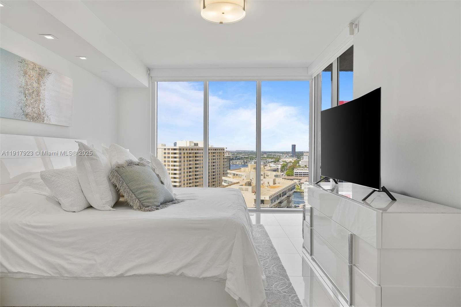 1708 3 / 3 1571 sq. ft. $ 2025-11-20 0 foto