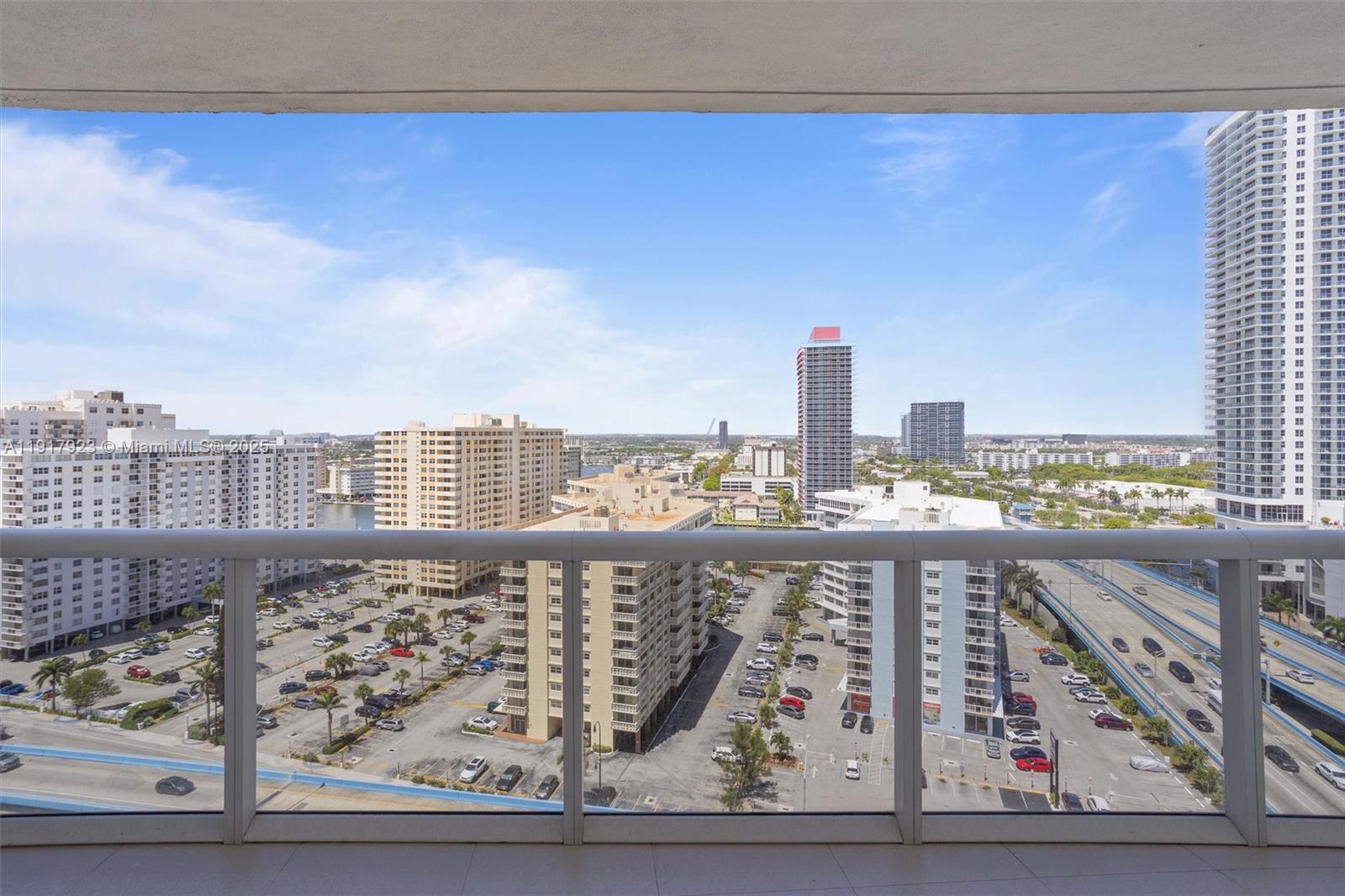 1708 3 / 3 1571 sq. ft. $ 2025-11-20 0 foto