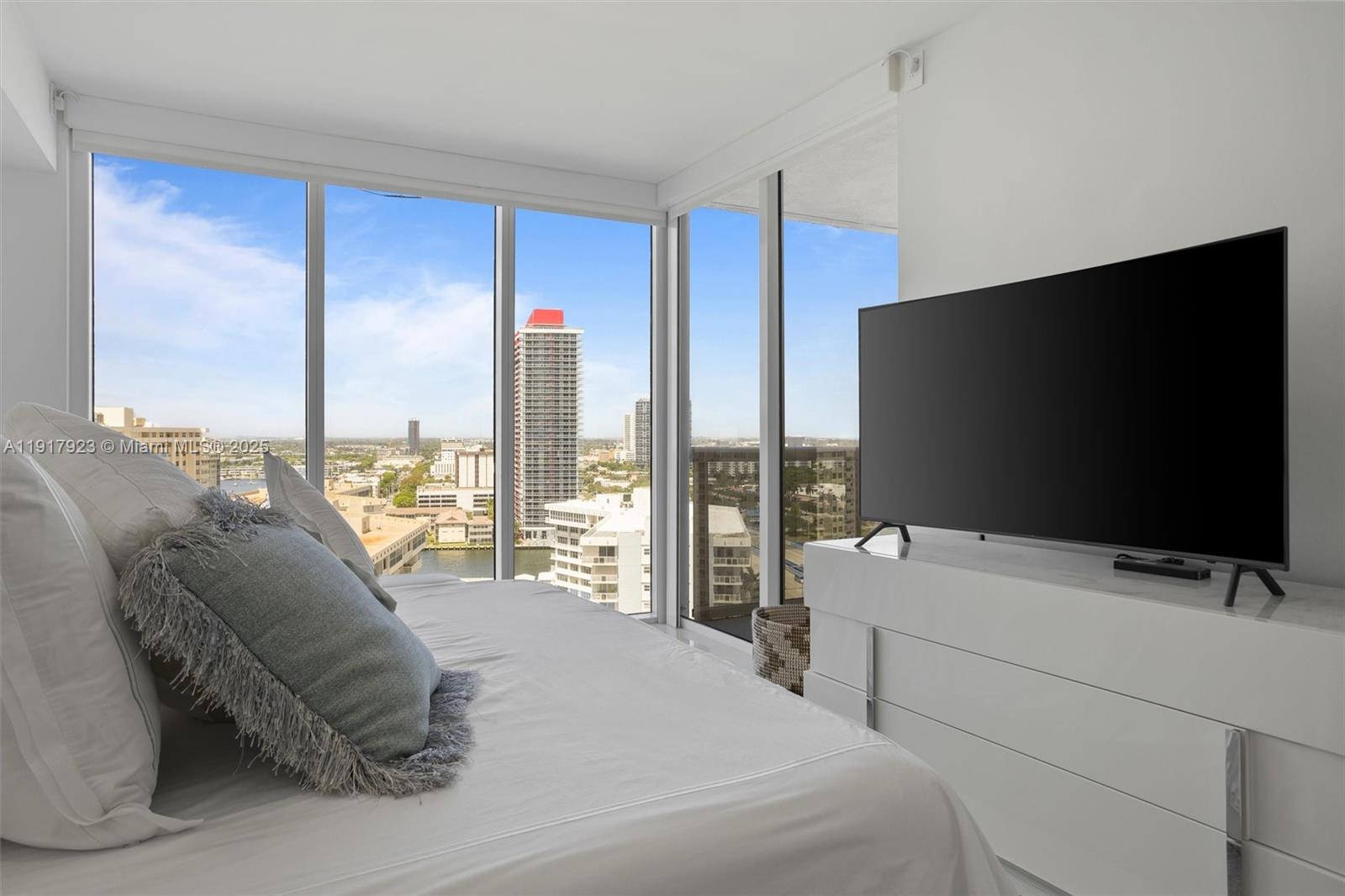 1708 3 / 3 1571 sq. ft. $ 2025-11-20 0 foto