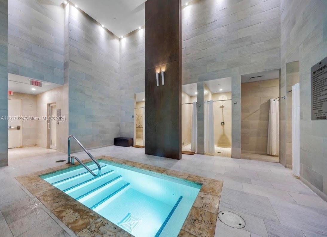 1708 3 / 3 1571 sq. ft. $ 2025-11-20 0 foto