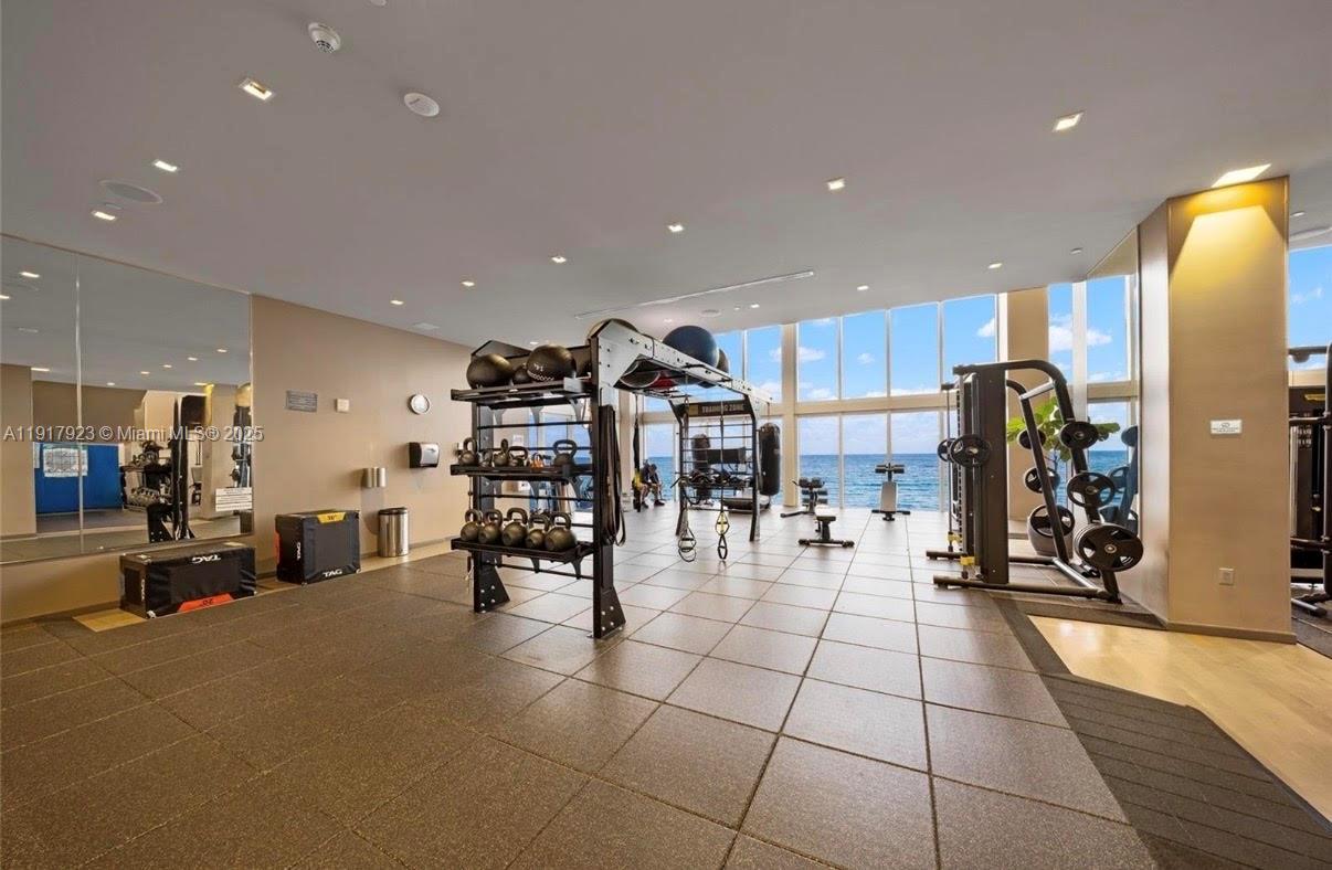 1708 3 / 3 1571 sq. ft. $ 2025-11-20 0 foto