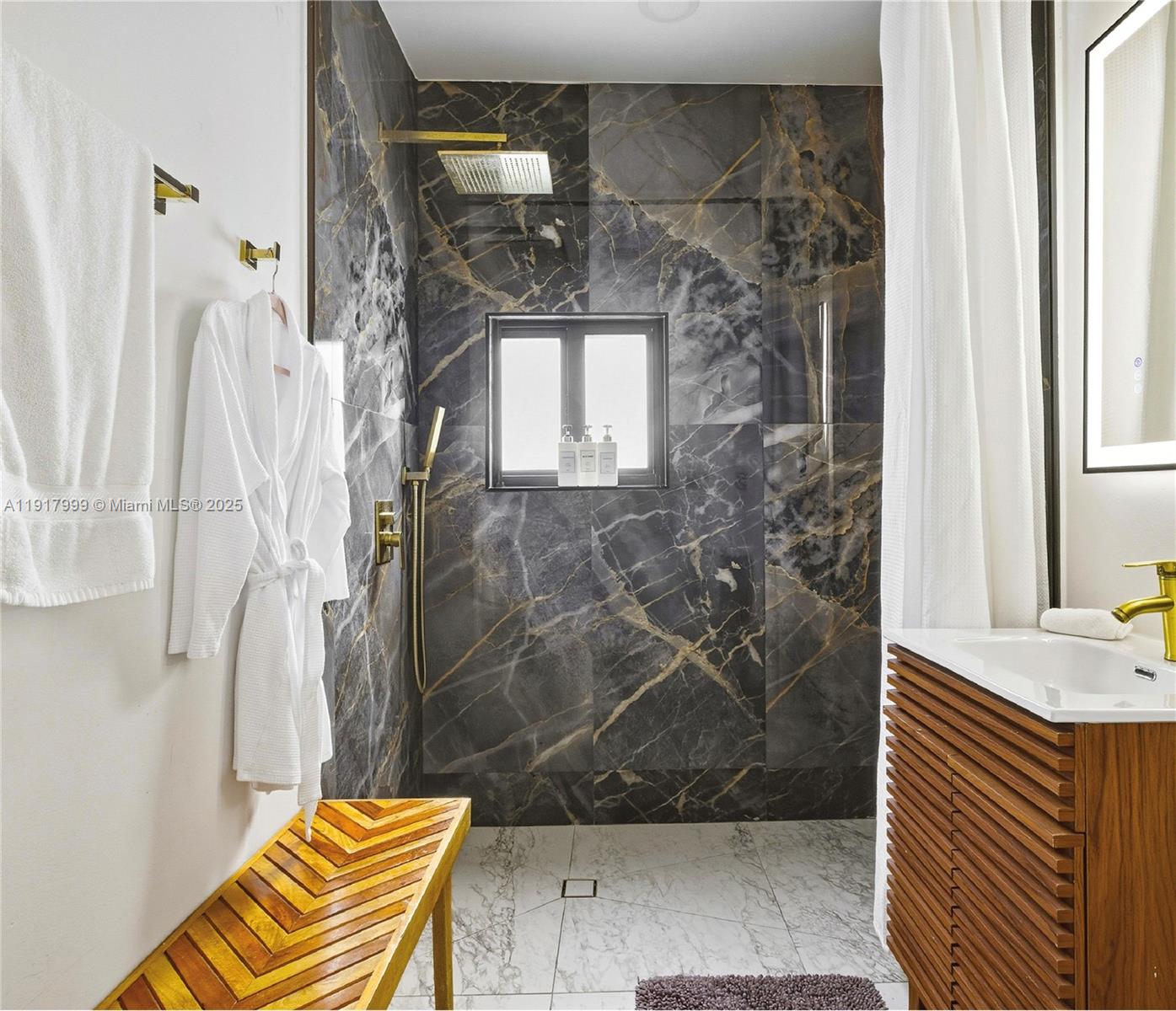   /   sq. ft. $ 2025-11-21 0 Photo