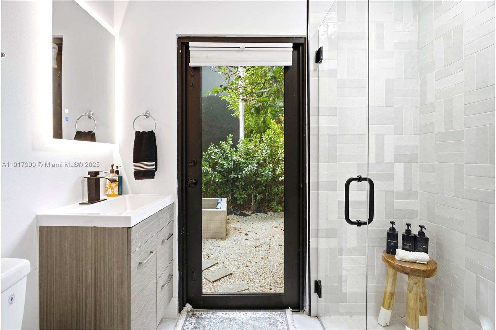   /   sq. ft. $ 2025-11-21 0 Photo