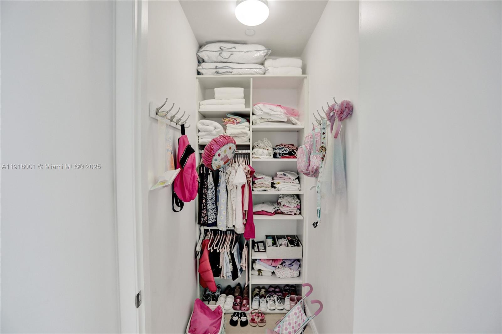 603 2 / 3 1962 sq. ft. $ 2025-11-21 0 foto