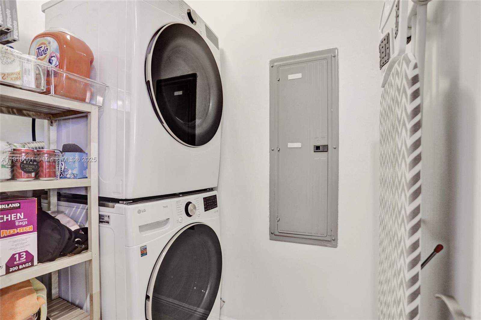 603 2 / 3 1962 sq. ft. $ 2025-11-21 0 foto