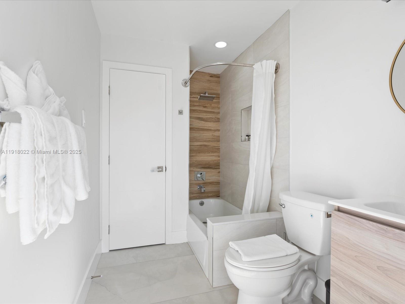   /  1359 sq. ft. $ 2025-11-21 0 Photo