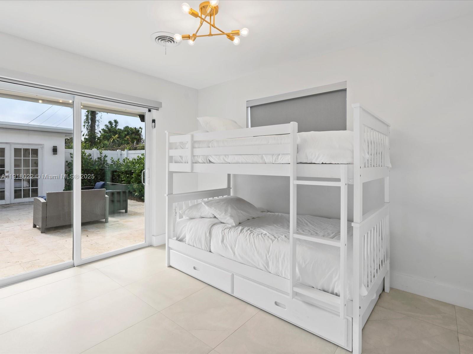   /  1359 sq. ft. $ 2025-11-21 0 Photo