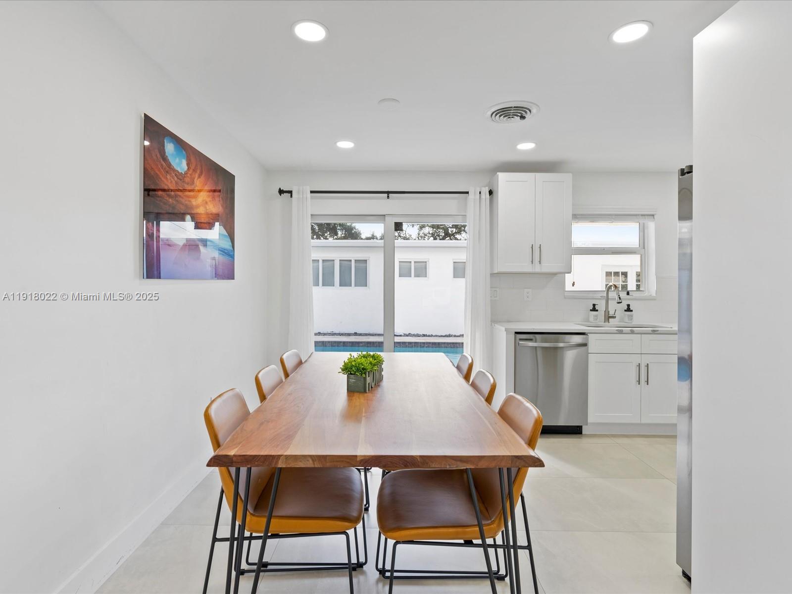   /  1359 sq. ft. $ 2025-11-21 0 Photo