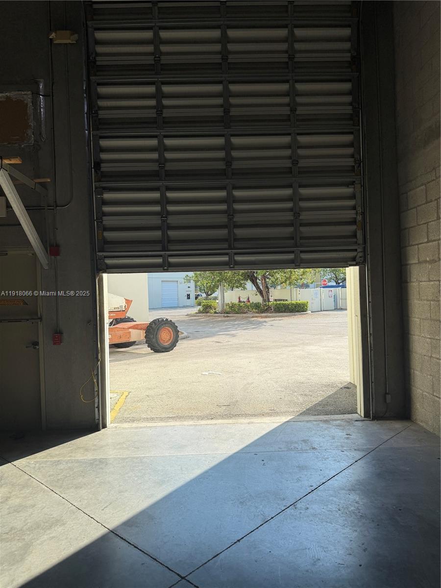 122  /   sq. ft. $ 2025-11-21 0 Photo