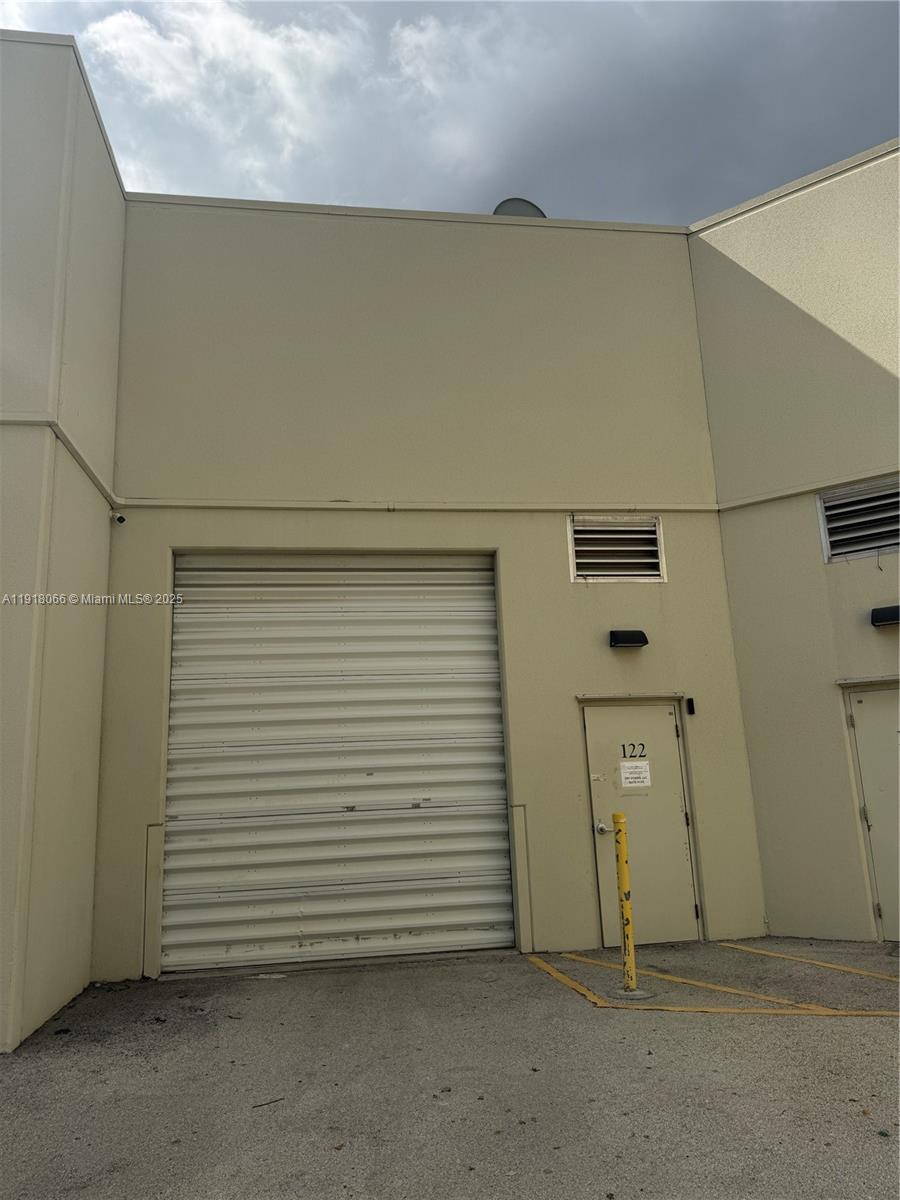 122  /   sq. ft. $ 2025-11-21 0 Photo