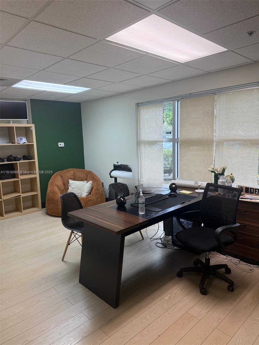 122  /   sq. ft. $ 2025-11-21 0 Photo