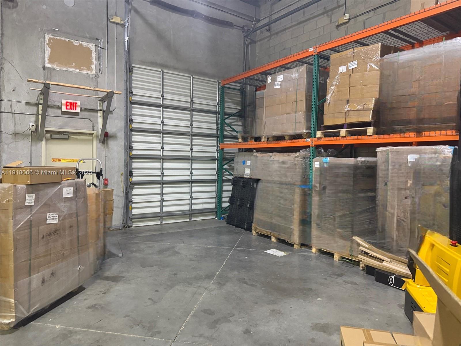 122  /   sq. ft. $ 2025-11-21 0 Photo