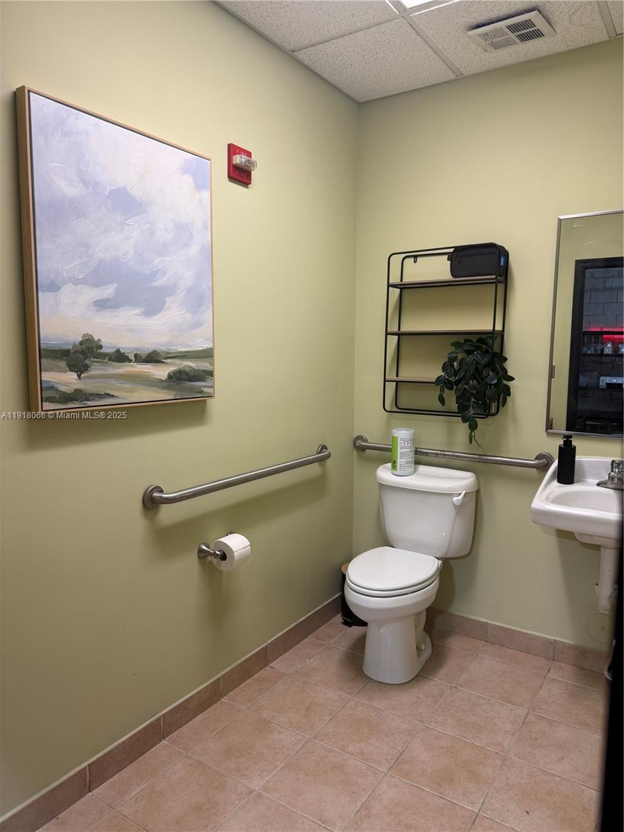 122  /   sq. ft. $ 2025-11-21 0 Photo